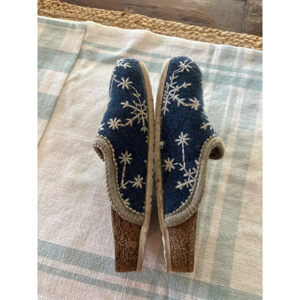 Birkenstock Kids Blue Wool Snowflake Embroidered Clogs Size 32 EU 1 US